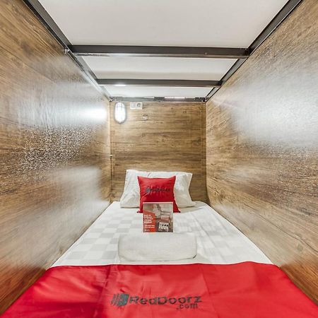 Reddoorz Hostel @ Feliz Noche Cengkareng Jakarta Kültér fotó