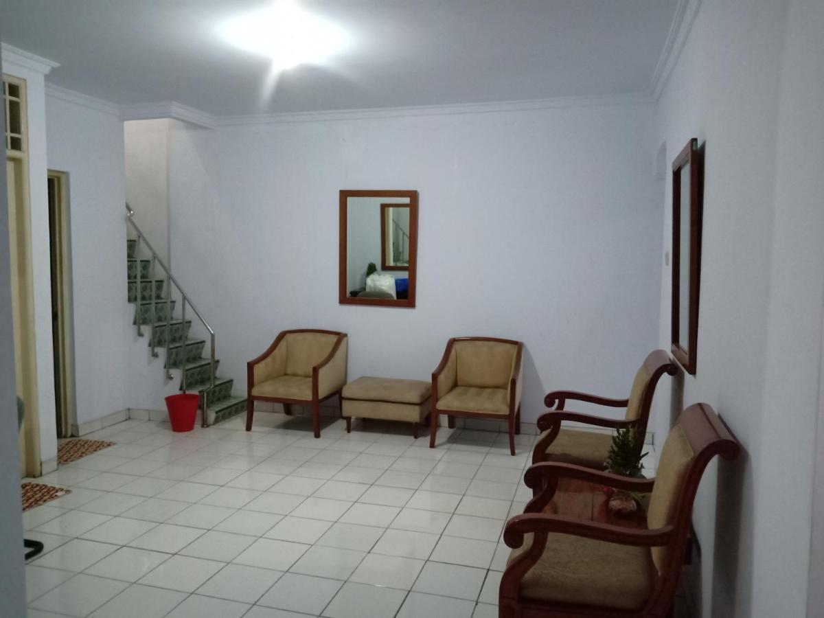 Reddoorz Hostel @ Feliz Noche Cengkareng Jakarta Kültér fotó