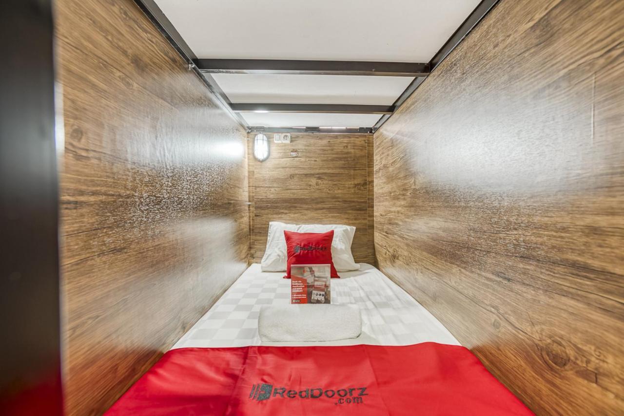 Reddoorz Hostel @ Feliz Noche Cengkareng Jakarta Kültér fotó